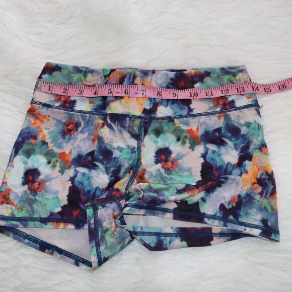 American Eagle Outfitters Athletic Bike Shorts β Floral & Stretchy πΈβ¨ - Picture 6 of 7